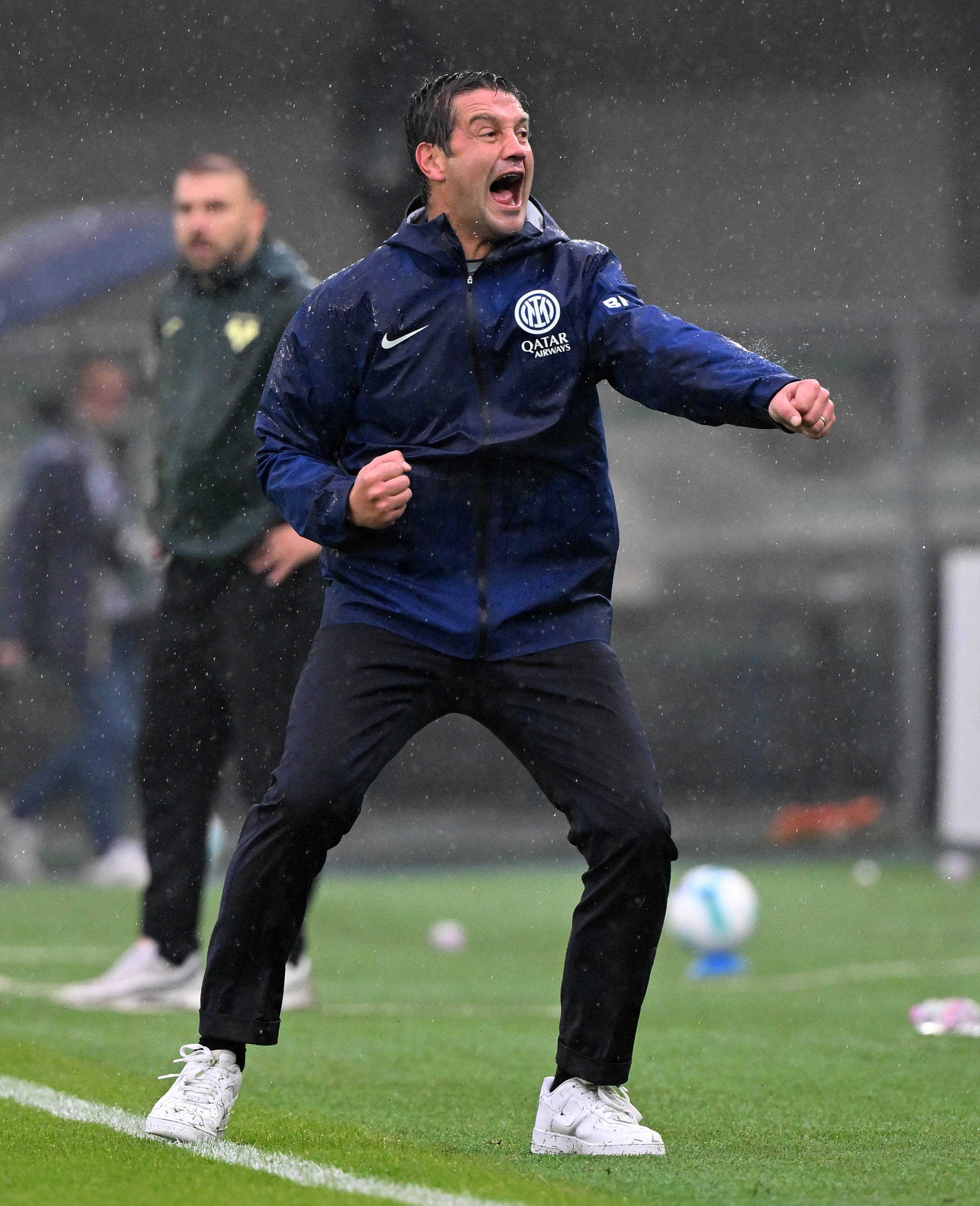 lol下注网站_国际米兰意甲击败维罗纳劳塔罗头球建功(米兰32逆转维罗纳 四连胜登顶意甲)